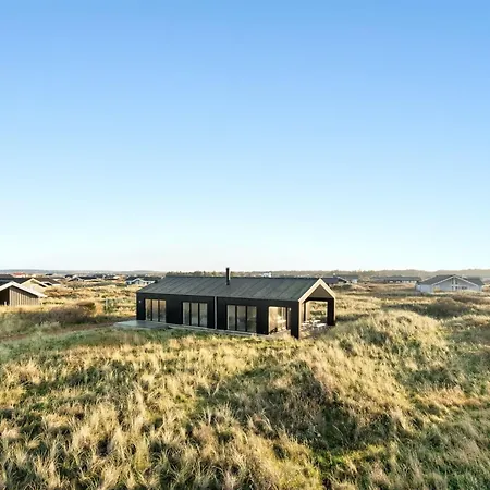 Fannie - 250m From The Sea By Interhome